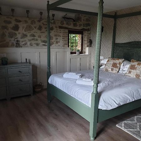 La Maison Ronde Bed and Breakfast Saint-Quentin-sur-Charente Esterno foto