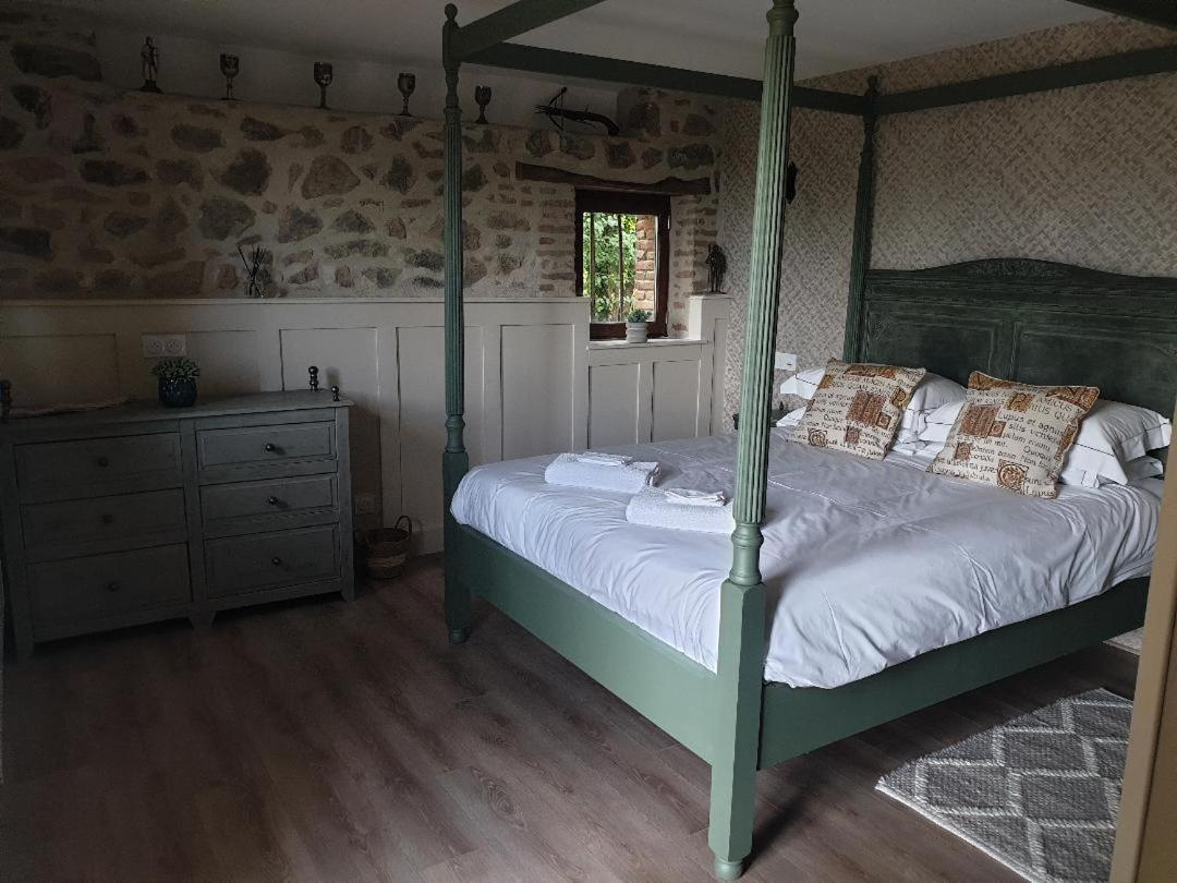 La Maison Ronde Bed and Breakfast Saint-Quentin-sur-Charente Esterno foto